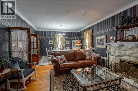 438 Emmeline Street Petrolia ON N0N 1R0