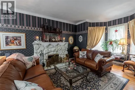 438 Emmeline Street Petrolia ON N0N 1R0