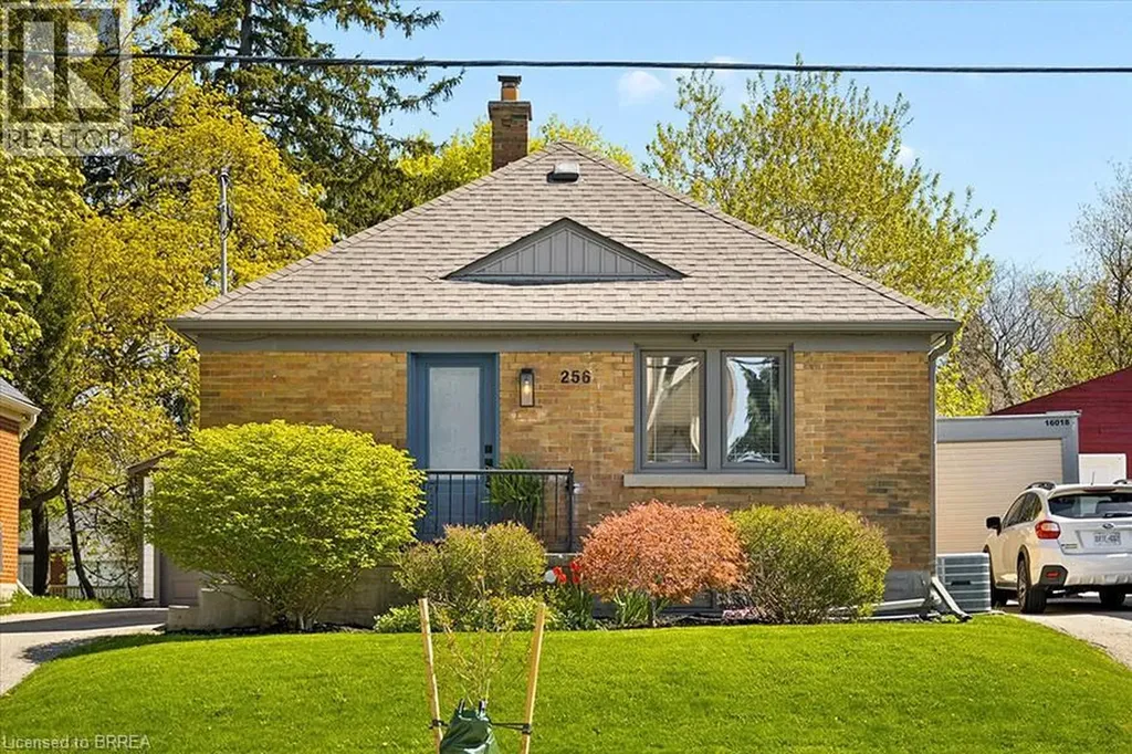 256 Bowman Street Waterloo ON N2J 1W5