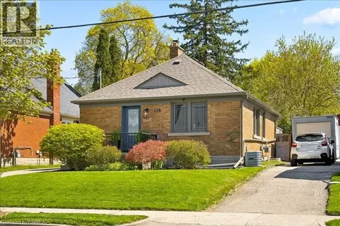 256 Bowman Street Waterloo ON N2J 1W5