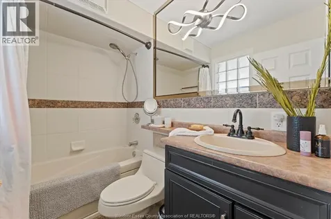 1086 Villaire Avenue Windsor ON N8S 2J8
