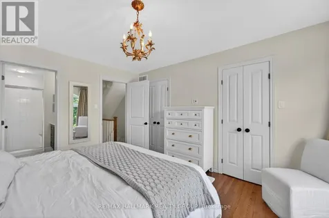 320 Iona Street Ottawa ON K1Z 7B9