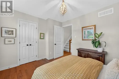 320 Iona Street Ottawa ON K1Z 7B9