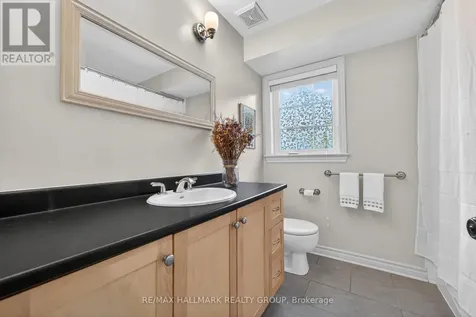 320 Iona Street Ottawa ON K1Z 7B9