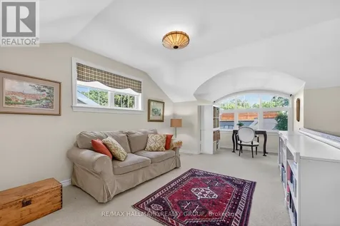 320 Iona Street Ottawa ON K1Z 7B9