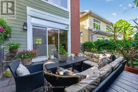 320 Iona Street Ottawa ON K1Z 7B9
