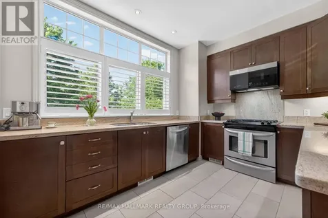 320 Iona Street Ottawa ON K1Z 7B9