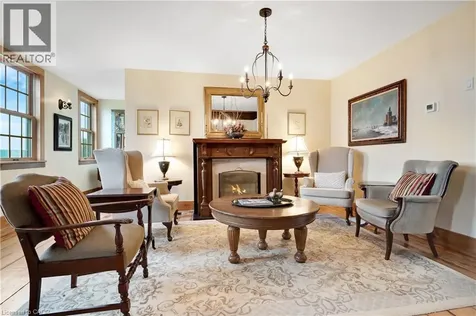3612 Indian Trail Ancaster ON N3T 5M1