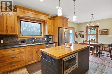 3612 Indian Trail Ancaster ON N3T 5M1