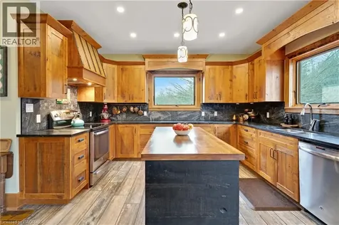3612 Indian Trail Ancaster ON N3T 5M1