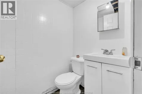 227 Bridge Avenue Windsor ON N9B 2M1