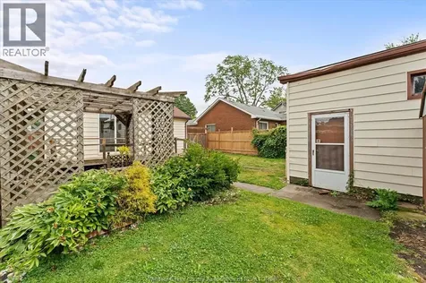 2163 Wellesley Avenue Windsor ON N8W 2E8