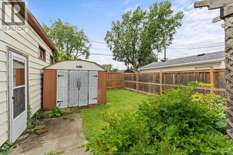 2163 Wellesley Avenue Windsor ON N8W 2E8