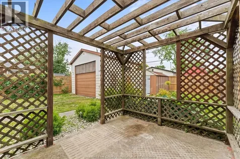 2163 Wellesley Avenue Windsor ON N8W 2E8