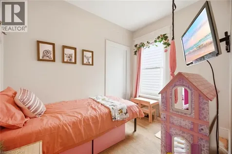 166 East Avenue Brantford ON N3S 3M6