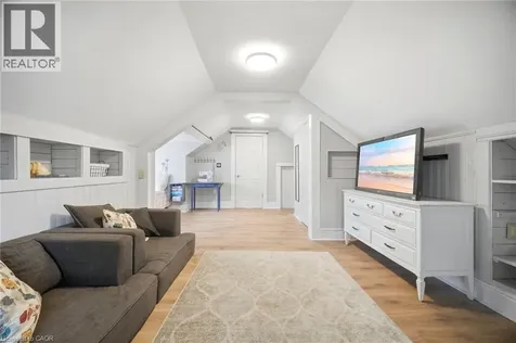 166 East Avenue Brantford ON N3S 3M6