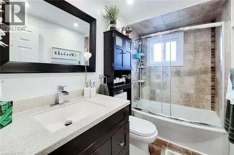 8 Dalton Gate Stoney Creek ON L8J 1Z4