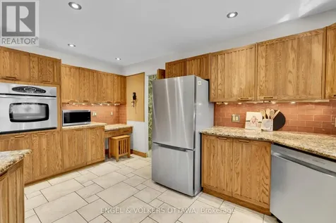 7 Mid Pines Grove Ottawa ON K2R 1B7
