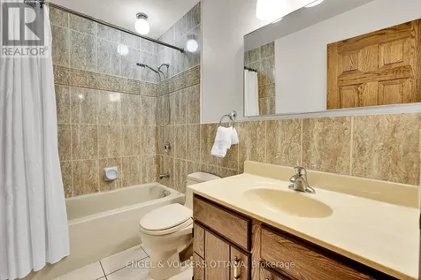 7 Mid Pines Grove Ottawa ON K2R 1B7