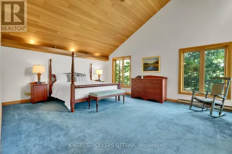 7 Mid Pines Grove Ottawa ON K2R 1B7