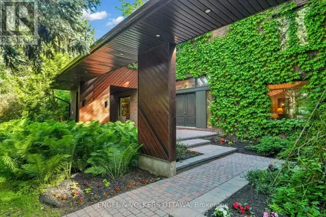 7 Mid Pines Grove Ottawa ON K2R 1B7