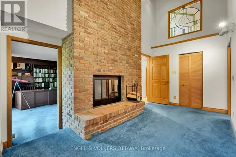 7 Mid Pines Grove Ottawa ON K2R 1B7