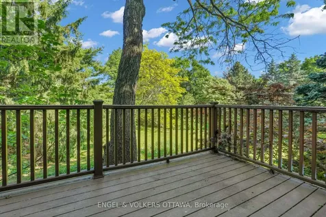 7 Mid Pines Grove Ottawa ON K2R 1B7