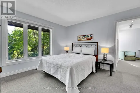 7 Mid Pines Grove Ottawa ON K2R 1B7