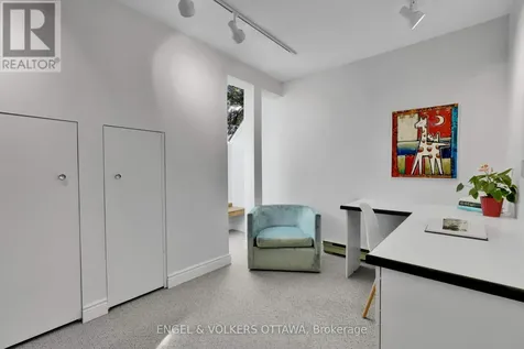 7 Mid Pines Grove Ottawa ON K2R 1B7