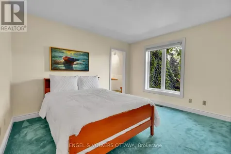 7 Mid Pines Grove Ottawa ON K2R 1B7