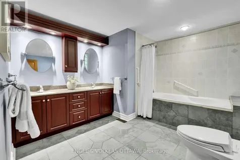 7 Mid Pines Grove Ottawa ON K2R 1B7