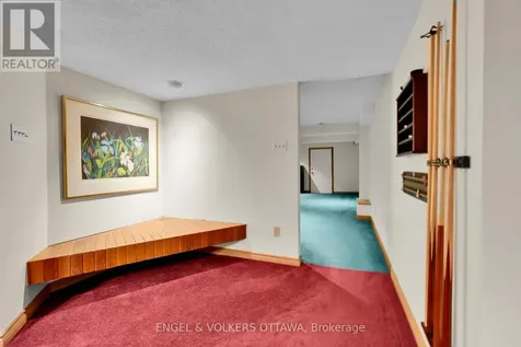 7 Mid Pines Grove Ottawa ON K2R 1B7