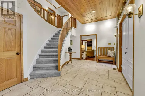 7 Mid Pines Grove Ottawa ON K2R 1B7