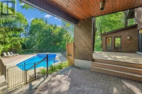 7 Mid Pines Grove Ottawa ON K2R 1B7