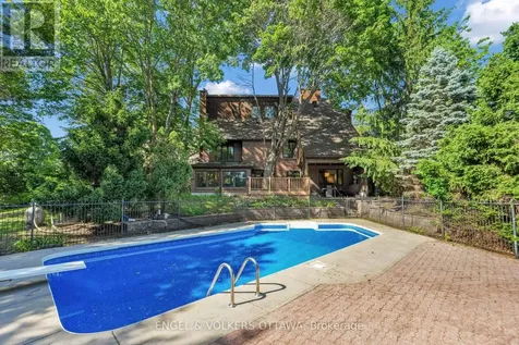 7 Mid Pines Grove Ottawa ON K2R 1B7