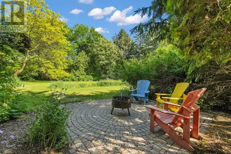 7 Mid Pines Grove Ottawa ON K2R 1B7