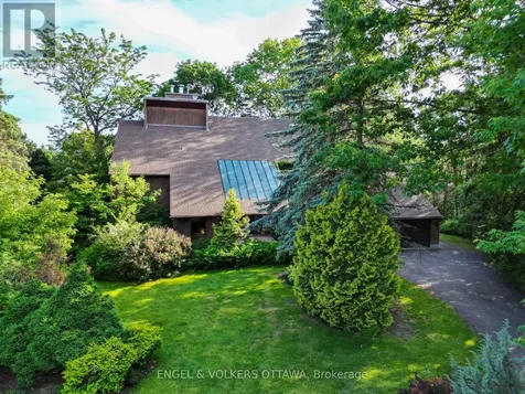 7 Mid Pines Grove Ottawa ON K2R 1B7