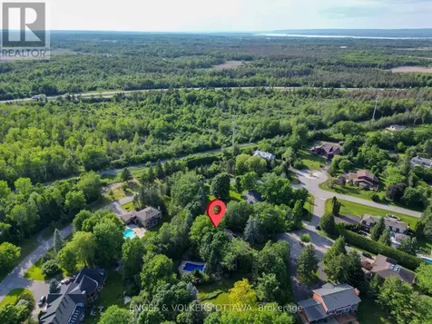7 Mid Pines Grove Ottawa ON K2R 1B7