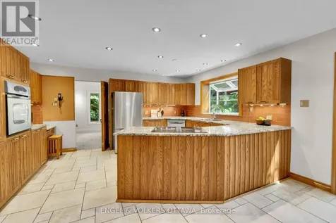 7 Mid Pines Grove Ottawa ON K2R 1B7