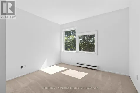 1204 Shillington Avenue Ottawa ON K1Z 7Z4