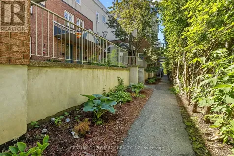 1204 Shillington Avenue Ottawa ON K1Z 7Z4
