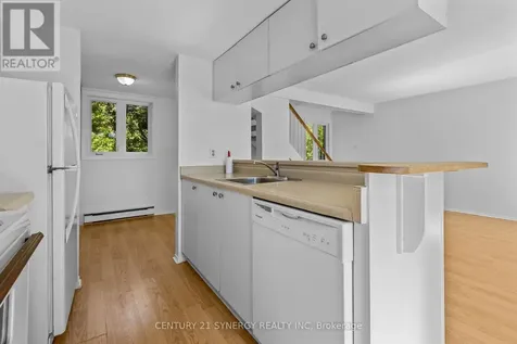 1204 Shillington Avenue Ottawa ON K1Z 7Z4