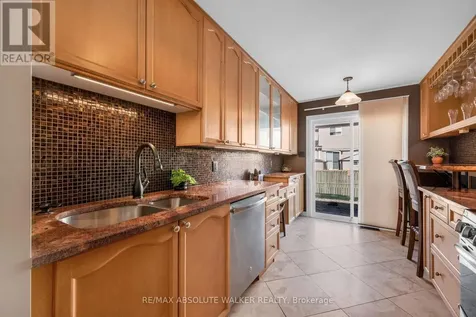 1824 Hennessy Crescent Ottawa ON K4A 3X8