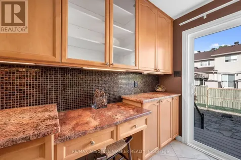 1824 Hennessy Crescent Ottawa ON K4A 3X8