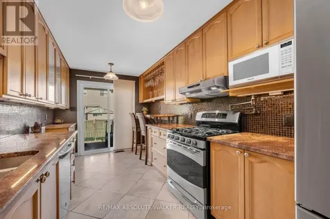 1824 Hennessy Crescent Ottawa ON K4A 3X8