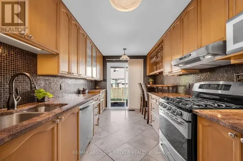 1824 Hennessy Crescent Ottawa ON K4A 3X8