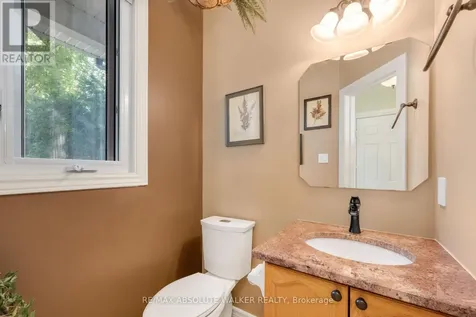 1824 Hennessy Crescent Ottawa ON K4A 3X8