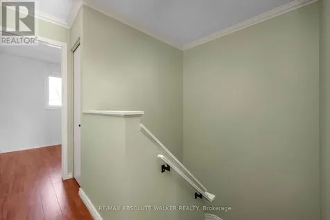 1824 Hennessy Crescent Ottawa ON K4A 3X8