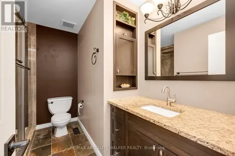 1824 Hennessy Crescent Ottawa ON K4A 3X8