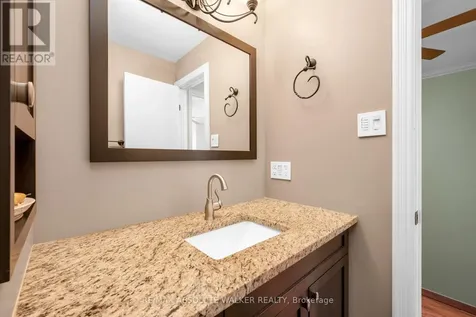 1824 Hennessy Crescent Ottawa ON K4A 3X8